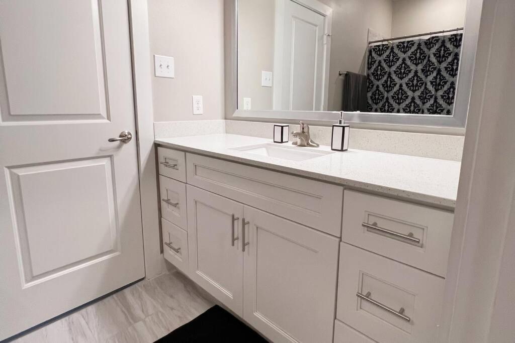 Welcome To Our Spacious 2-Bedroom 2-Bathroom Located In The City Of Houston, Texas! Extérieur photo